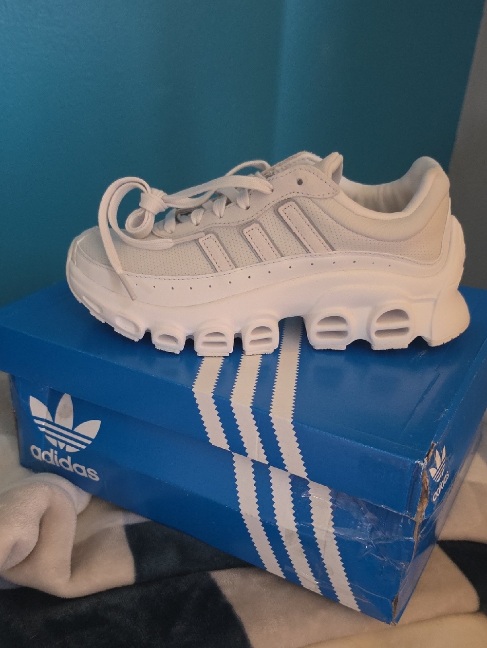NWT adidas Kids White Megaride..youth Size 5, Womens 6.5